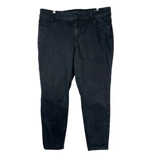 Maurices mid-rise black skinny jegging, size 18W short, EUC